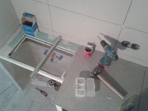 tak těhdle 130 cm je to nějvětší peklo u nás v bytě...aneb past za pasti a hlaška zednika a obkladače : ,,tady moje sily končí ,, :-D