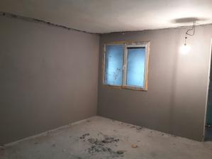 poter s plastifikátorom a sklovlaknitou výstužou a sadrové omietky