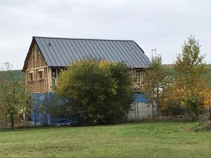 1.10.2017 - hotová střecha - konečně