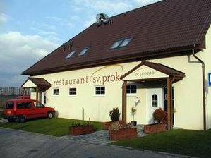 Naše vybraná restaurace, snad se tam všichni vejdeme