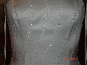 detail výšivky