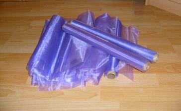 fialová organza