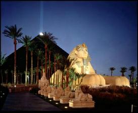 zacatek svatebni cesty Las Vegas...v tomto hotelu budeme bydlet..a potom toulky Arizona,Utah,California