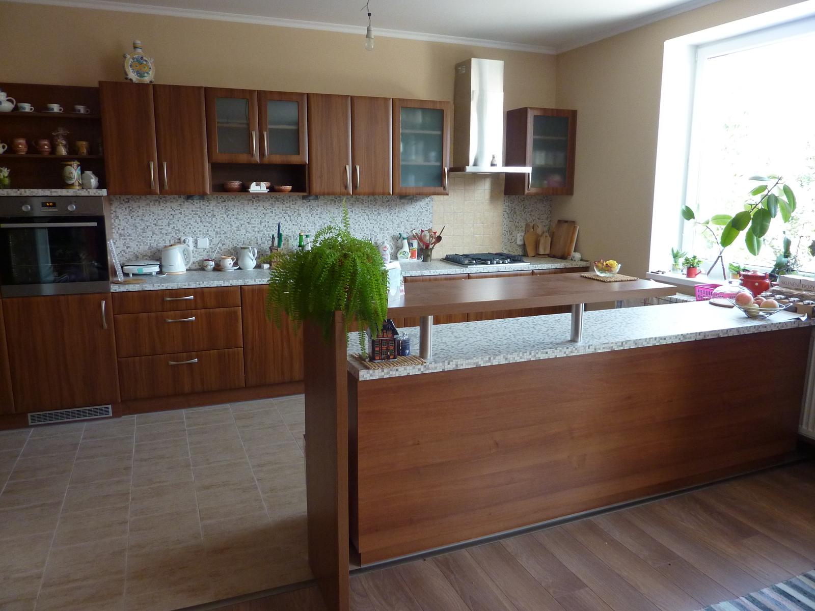 Realizácie kuchyne  - stolárstvo Valuška - kuchynská linka robená do rodinného domu
