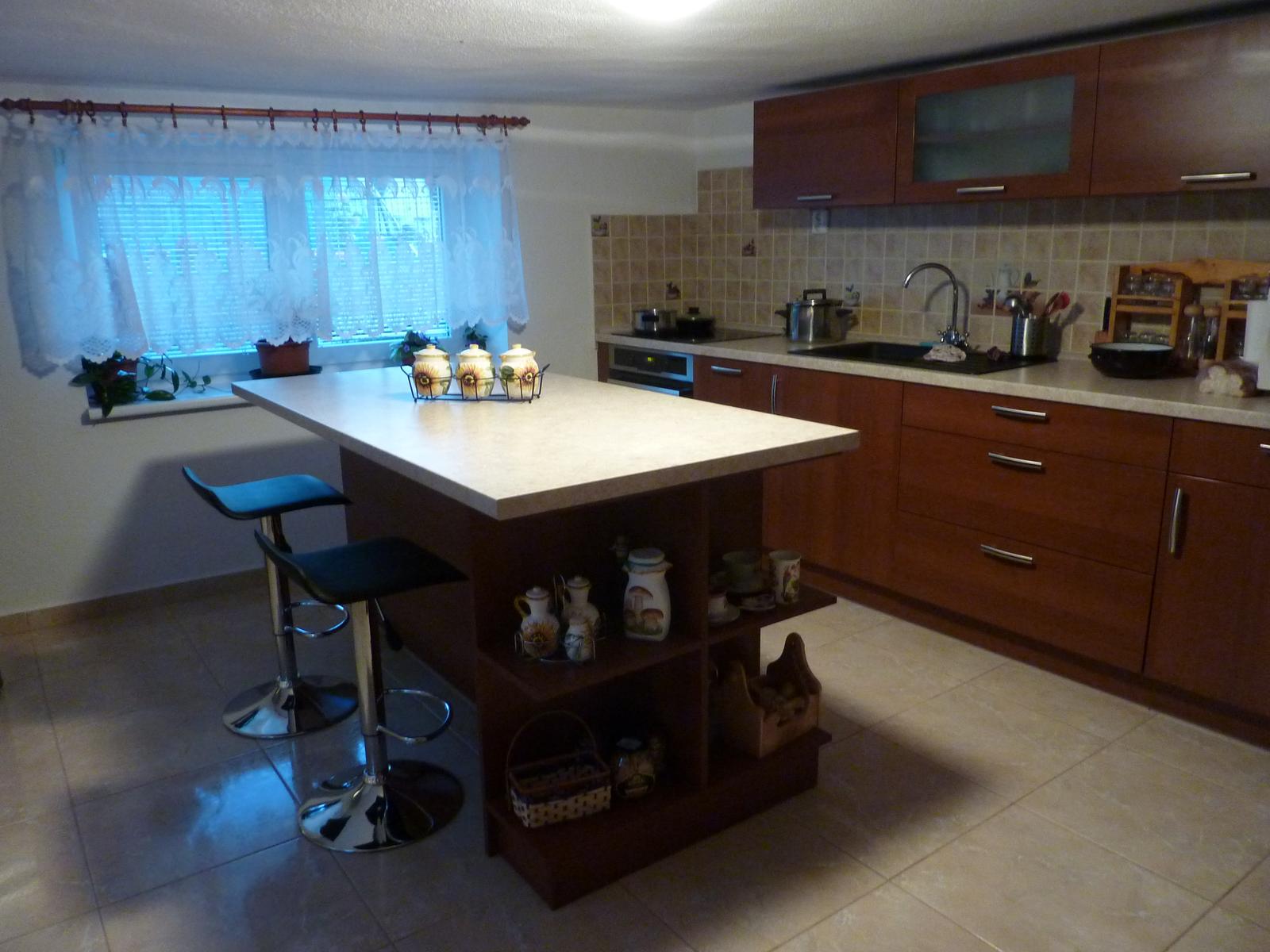 Realizácie kuchyne  - stolárstvo Valuška - Kuchynská linka robená do rodinného domu