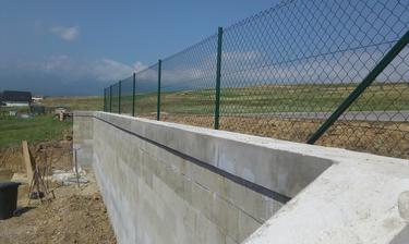 "Múrik" aj s pletivom .... bezpečnosť na prvom mieste
