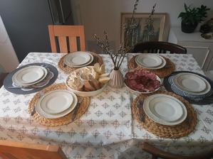 ale podařilo se a ubrus IKEA za 99 Kč to zachránil