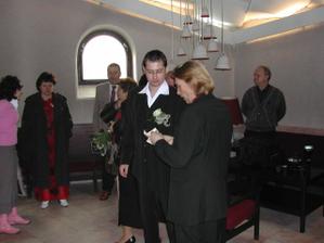 ženich se svědkem Romanem