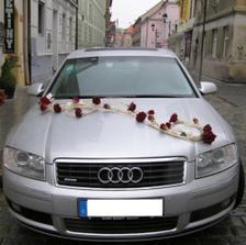 To bude má dekorace na auto, jen růže budou oranžové