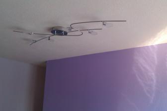 Lampa v spalni