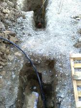 ... asi 4 metre na dlzku a skoro 2 metre do hlbky