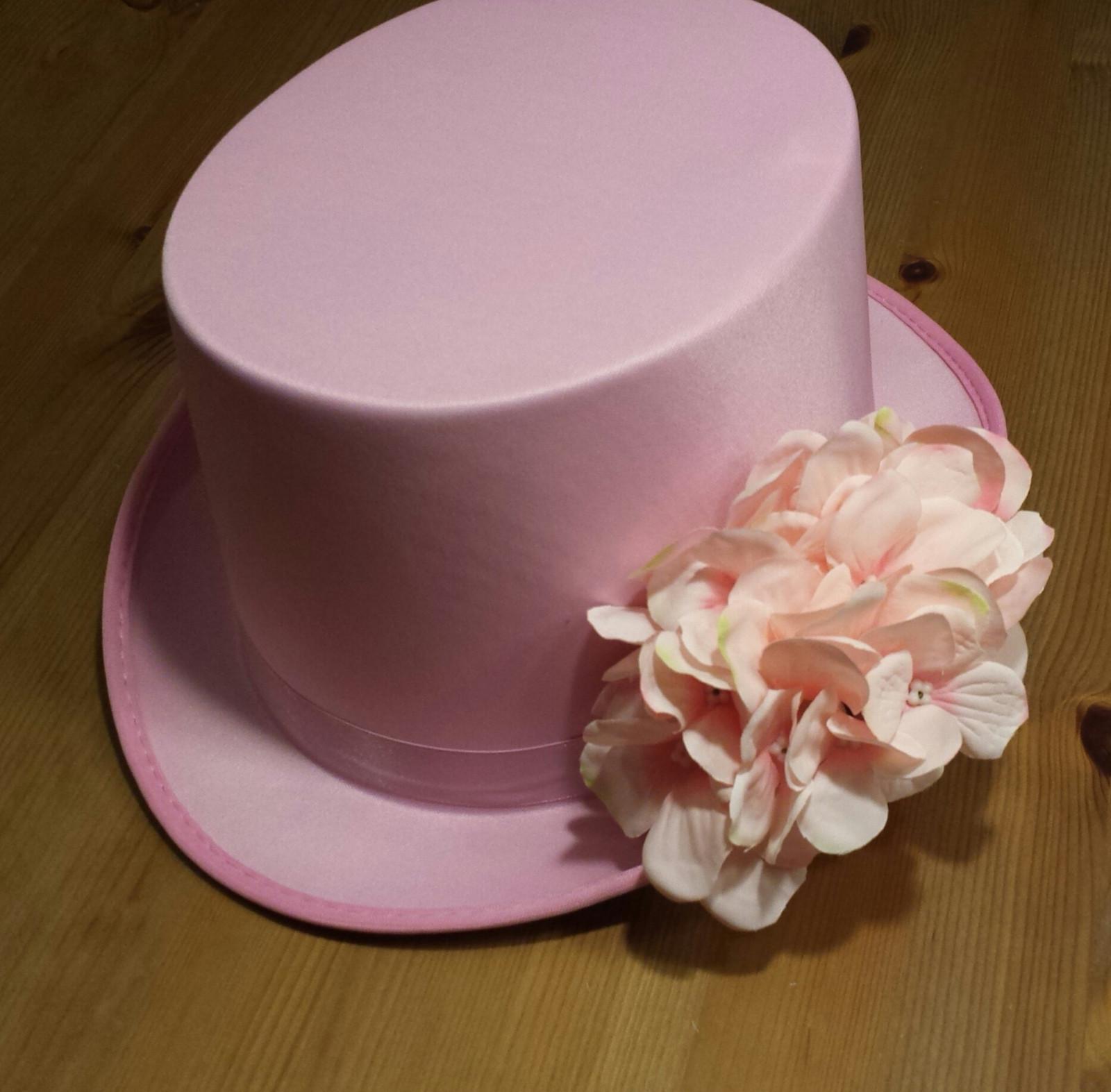 Růžový cylindr na svatební auto - hortenzie - Obrázek č. 1
