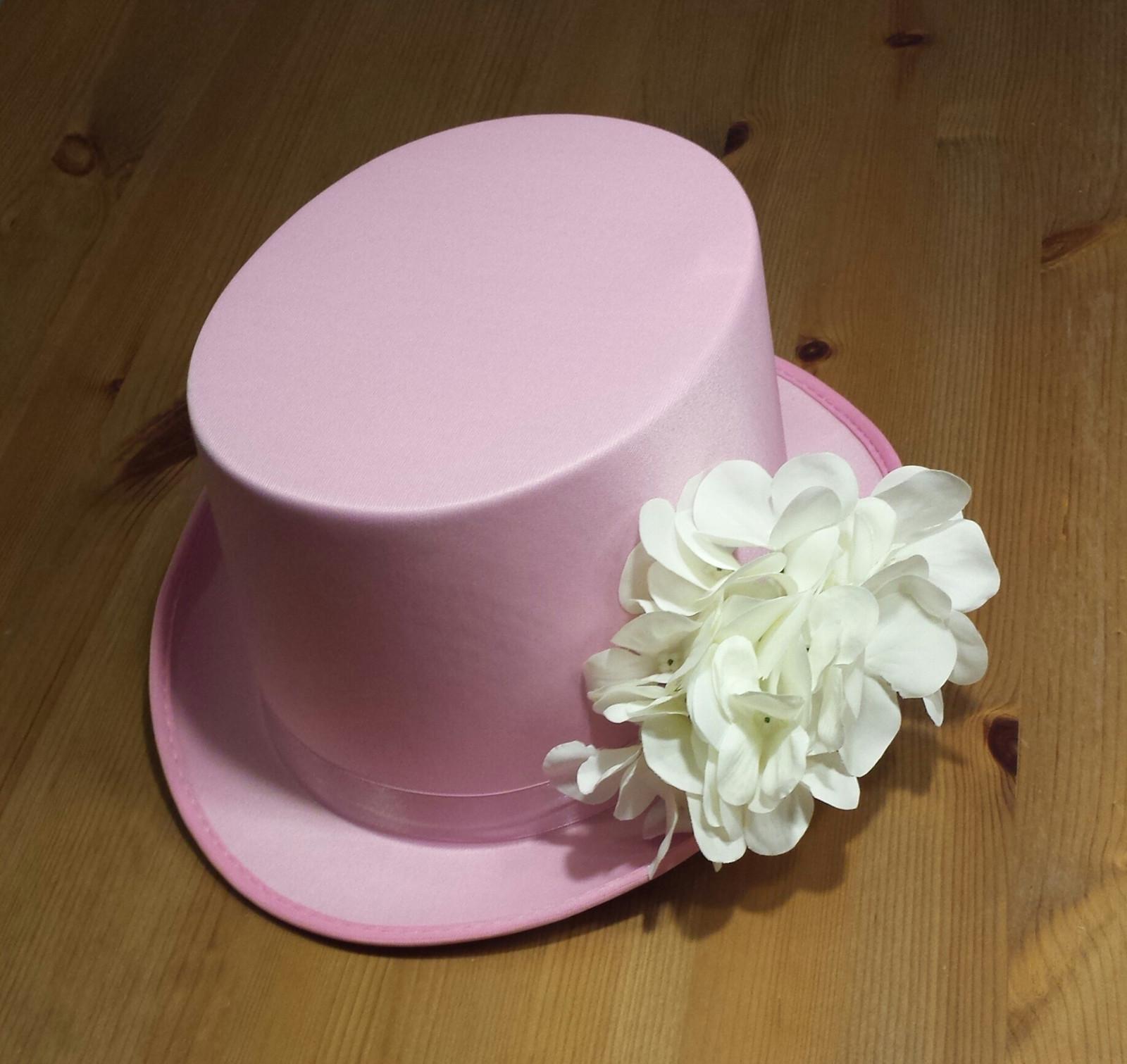 Růžový cylindr na svatební auto - hortenzie - Obrázek č. 2