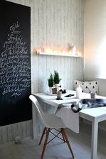na tabuli samozdřejmě česky ! Nemám ráda cizí nápisy, čeština je krásná tak proč používat slova HOME,SNOW, CHRISTMAS..... když máme DOMOV,SNÍH, VÁNOCE