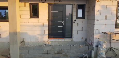 Domurovanie podesty,lebo akosi sme na nu zabudli ked sa robila zakladova doska :-)