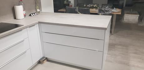 Zasuvka 120cm,pracovna doska je siroka 92cm
