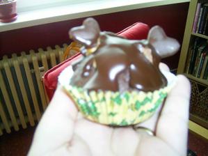 výsledný muffin na stoly, akorát musím sehnat ještě menší košíčky