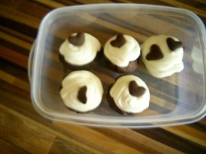 zkouška muffinu s krémem, moc dobrý ale vzhledem k teplu které v létě bývá jsem se rozhodla spíš pro ty čokoládové :)
