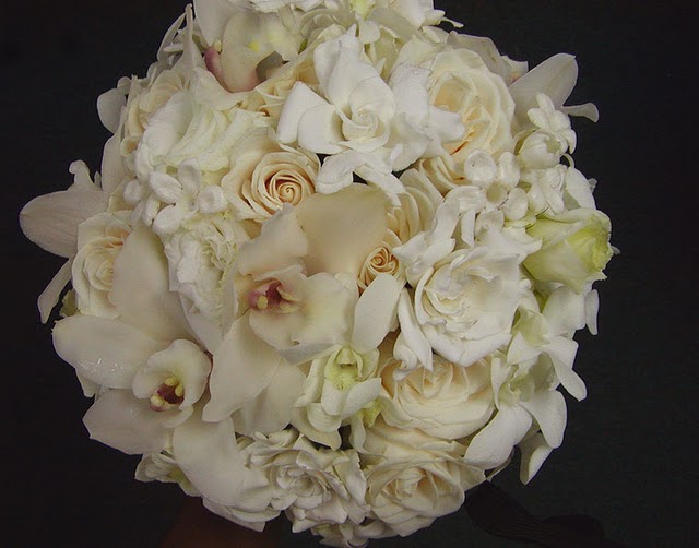 Pudrová svatba - přípravy a inspirace - krémová, bílá a světlounce růžová.