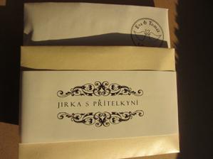 ... a takhle to dostanou hosté do rukou (bohužel nevíme, jak se jmenuje přítelkyně, protože jsme ji ještě nikdy neviděli a nechceme se ptát, jinak by to nebylo překvapení)