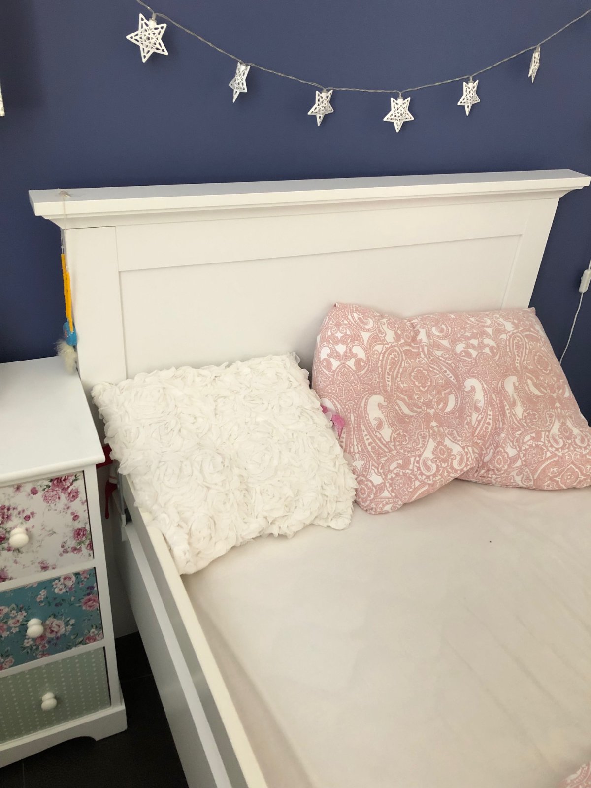 Dievčenská biela romatická posteľ 90x200 cm - Obrázok č. 3