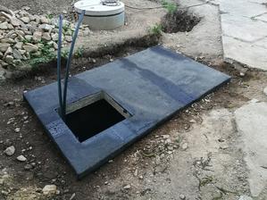 Natavené asfaltové pásy, preložené cez nopovku