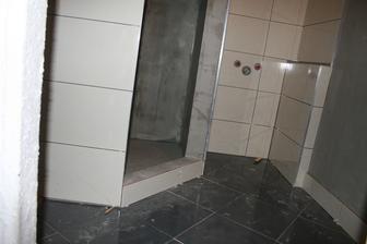 Prvá fáza- Obklad a dlažba kúpelňa, hydroizolácia sprchový kút