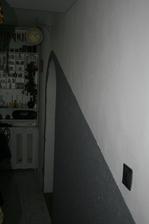 vymalovane .. priechod do kuchyne