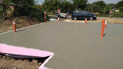 116,24 m2, 2 rady DT-čiek, styrodur 10cm, kari siete, odpady, betón.......... spolu 5400
