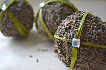 semiackove gule /uz neviem co to bolo, mozno levandula?/
