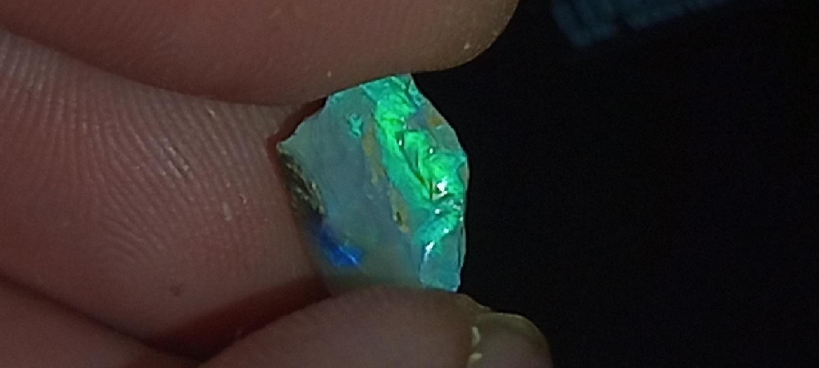 Dubnicky Drahy Opal VR1 - Hyalit zeleno modry , cca 4 - 5ct . - Obrázok č. 1