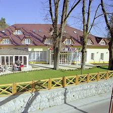 Tak v tomto hotelu na Slovensku se asi bude odehrávat naše svatební cesta :-)