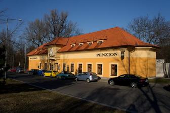 Tady by se mi líbila svatební hostina. Restaurace U labutě v Krči.