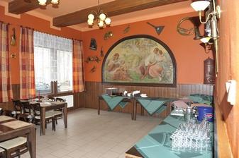 Nebo salonek v restauraci Na Ledárnách Praha 4 tam ale nevaří to co bych si představovala ale ceny velmi přijatelné.