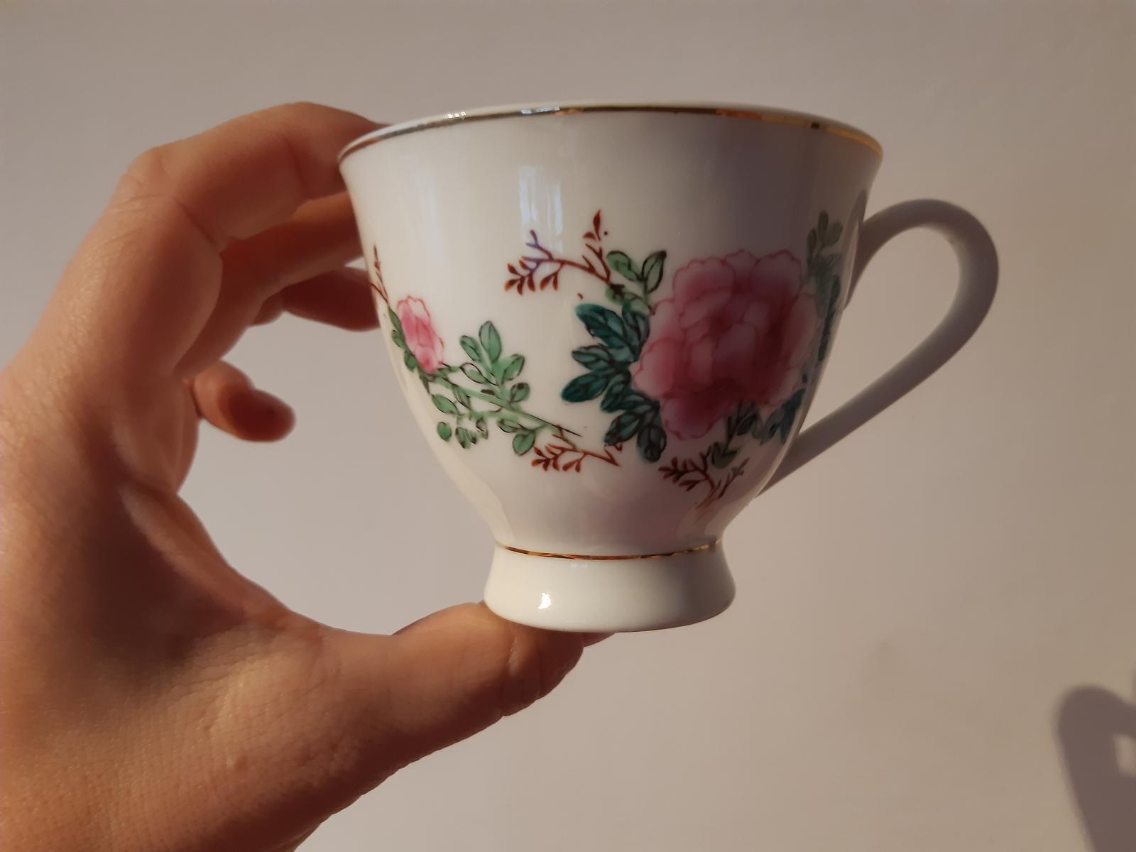 Prodám sadu šálků na čaj s motivem růžiček - Obrázek č. 4