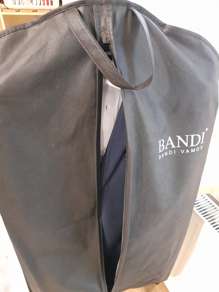 Prodám pánský oblek Bandi TAILORED FIT (sako,kalhoty,vesta,košile) - Obrázek č. 1