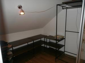 vše samo domo, svaření, natření, desky za 10kč z ikea a slouží supr