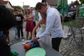 Překvapení od kamarádů - přebalování miminka