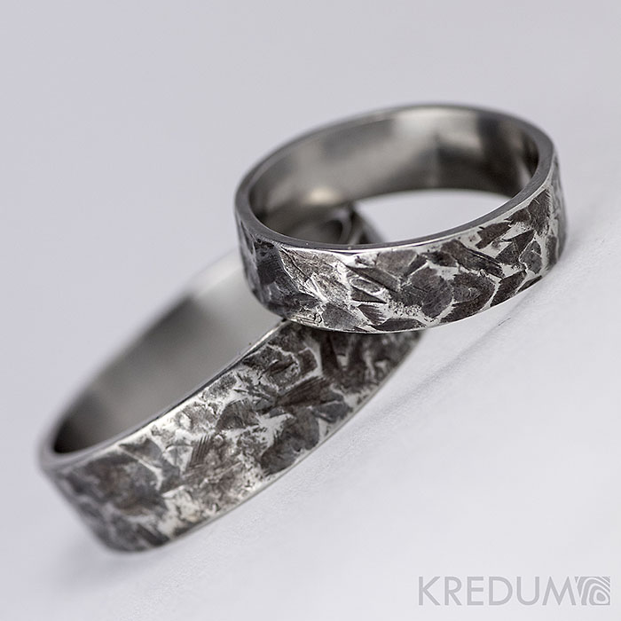 Snubní prsten kovaná nerezová ocel - Archeos - Obrázek č. 2