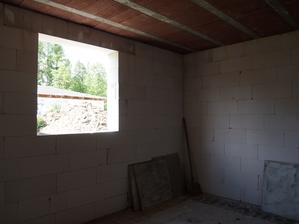 pracovna nebo hostinský pokoj