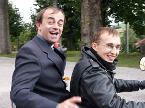 I pan farar jede na motorce:-)