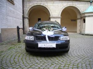 Nádherně yzdobené auto nevěsty