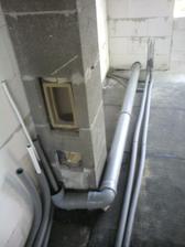 18.3.2012 privod vzduchu pre krbopiecku spojeny s poistnym prepadom, privod teplej vody k akumulacke a zalozne vedenie na radiatory