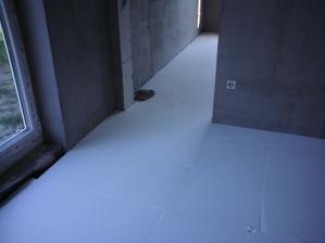 26.6.2012 prechod z detskej do obyvacky- zatial je to 10 cm polystyrenu- este nas caka finalna vrstva 5 cm- do tej uz hadam nebudem musiet tolko vyrezavat