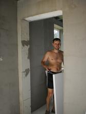 30.6.2012 dôvod na úsmev- kladieme poslednú - 5centimetrovú- vrstvu