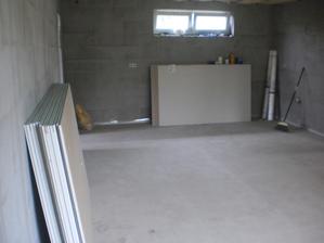 20.7.2012 doviezli nám SDK dosky- rigips- fóliu obyčajnú (nie reflexnú- nemá opodstatnenie keď nie je medzera)