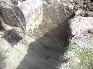 16.8.2012 kopeme- teda kopal našťastie len bager
