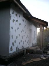 23.10.2012 predná strana skoro dokončená- 24.10. doložené aj ukotvené