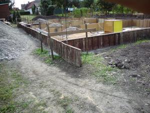 zasalovane-zaciname raglovat- teda viazat drotom, podopierat...