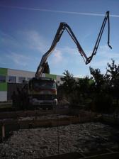 prisiel beton- s pumpou sa robi ovela lahsie